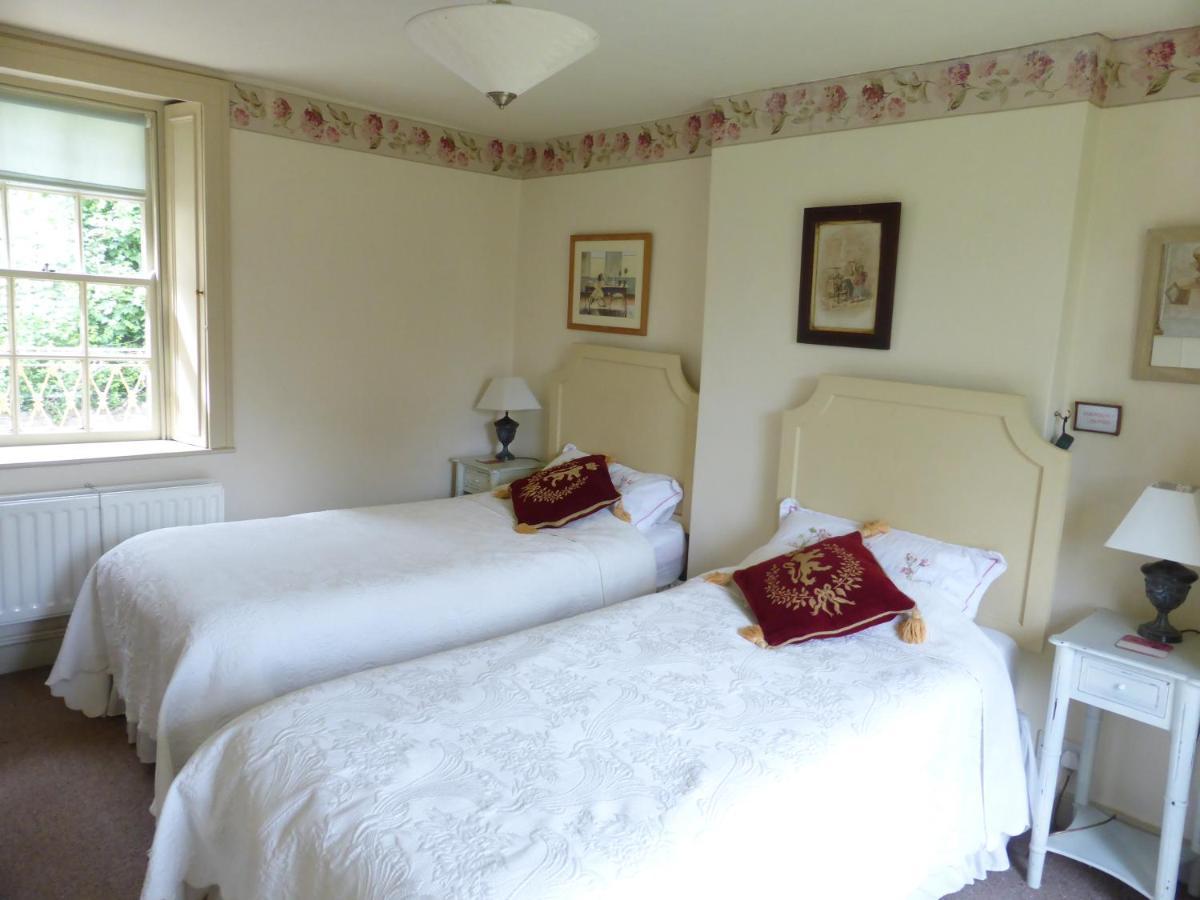 Dolphin House Bed & Breakfast Batheaston Екстериор снимка